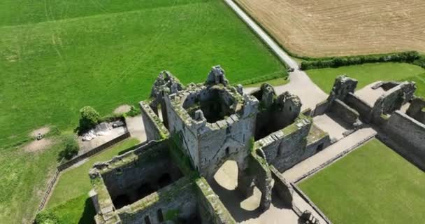 空中だ 荒廃した修道院 ダンブロディ修道院 Dunbrody Abbay アイルランドのウェックスフォード郡にある旧シトー会修道院 高品質5K映像 — ストック動画