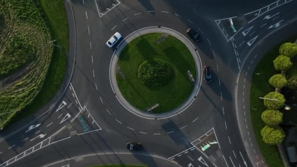 Arial Roundabout Vista Aérea Superior Com Carros Passando Por Kilkenny — Vídeo de Stock