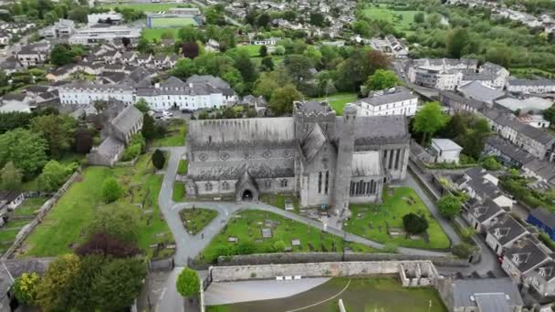 Canice Katedrali Yuvarlak Kule Üzerindeki Hava Manzarası Kilkenny Katedrali Kilkenny — Stok video