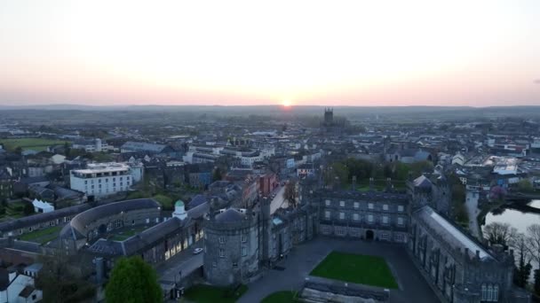 Irlandnd Kilkenny Castle Aus Der Vogelperspektive Vom Park Aus 2023 — Stockvideo