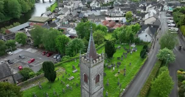 Aérea Una Hermosa Vista Pequeña Ciudad Irlandesa Thomastown Kilkenny Irlanda — Vídeo de stock