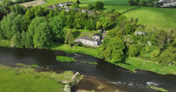 아일랜드의 주변에 둑에는 자리잡고 있습니다 킬케니군의 2023 — 비디오