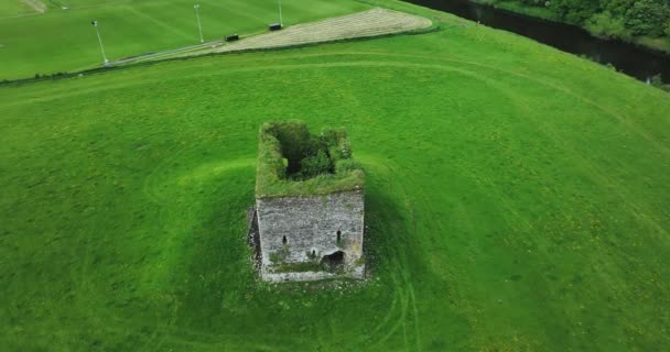 无人机 被毁的城堡格伦南城堡盎格鲁 诺曼塔圆形全景 爱尔兰Thomas Town — 图库视频影像