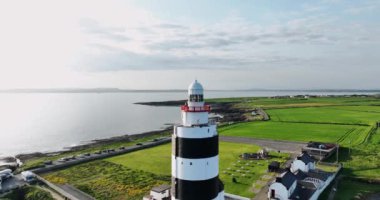Hook Lighthouse, Wexford County, İrlanda 'daki Kanca Yarımadası' nın ucunda yer alıyor. Mevcut yapı 800 yıldan fazladır ayakta duruyor. 5 bin.