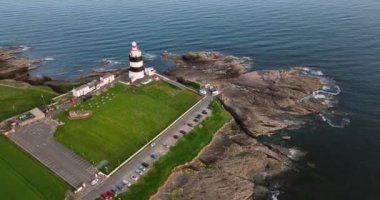 Havadan. 4k Hook Deniz Feneri, Wexford County, İrlanda 'daki Kanca Yarımadası' nın ucunda yer alıyor. Dünyanın en eski deniz feneri 12. yüzyılda inşa edildi.