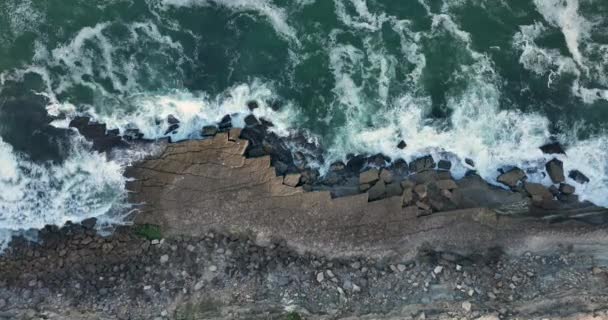 Vlny Atlantského Oceánu Narážejí Útesy Pohled Výšky 120 Metrů Portugalsko — Stock video