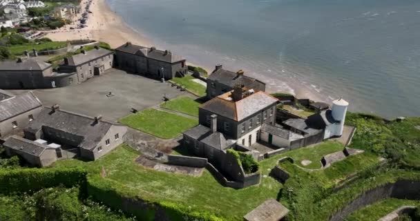 アイルランドの歴史的なダンカノン砦の空中観測 ダンキャノンは アイルランドのウェックスフォード州南西部にあるユニークな海辺の村です 高品質4Kについて — ストック動画