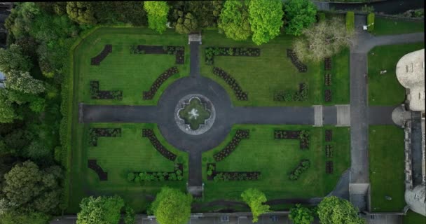 킬케니 근처의 아름다운 정원이었습니다 아일랜드 원산이 내려다 보이는 정원에는 아름다운 — 비디오
