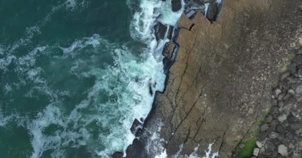 Vista Circular Imagens Aéreas Por Drone Ondas Azuis Oceano Quebram — Vídeo de Stock