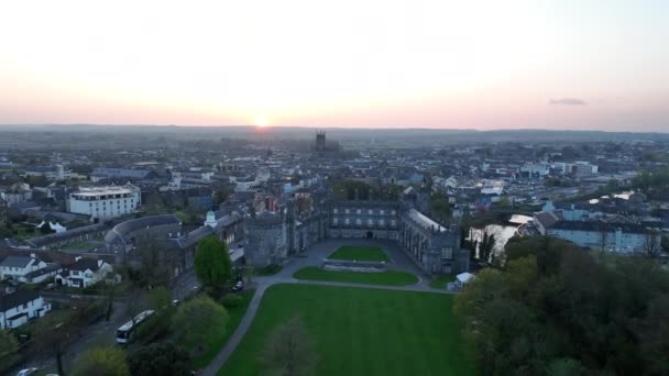 Antenne Kilkenny Castle Aus Der Vogelperspektive Vom Park Aus Irland — Stockvideo
