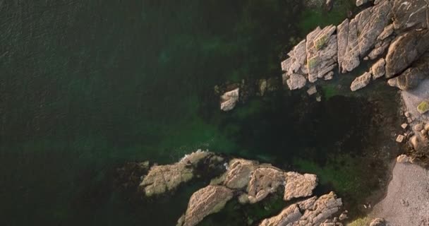 Воздушный Скалистые Берега Пейзажи Дикого Атлантического Пути Воды Кельтского Моря — стоковое видео