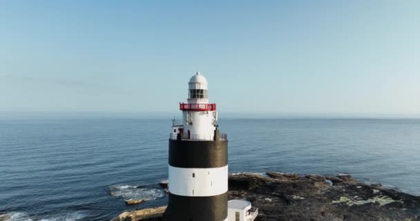 Farol Majestoso Com Fundo Oceânico Hook Lighthouse Está Localizado Hook — Vídeo de Stock
