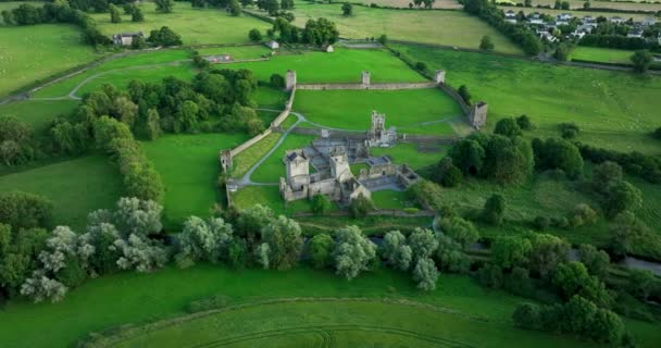 Aviação Circular Extensos Restos Castelo Irlandês Uma Foto Campos Verdes — Vídeo de Stock
