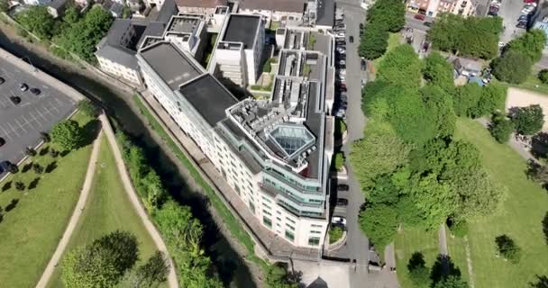 Aerial Flying Beautiful Business Center Waterford Ireland Camera Flies Business — Stock Video