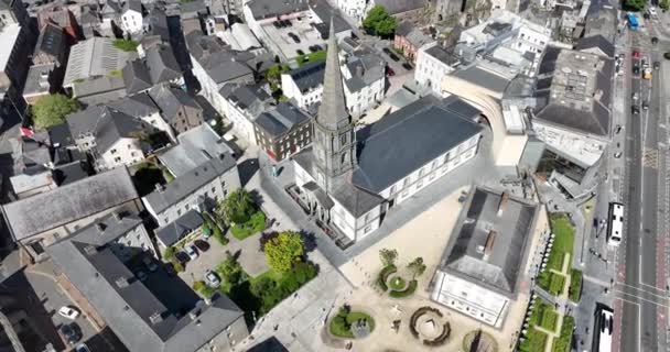 Aérien Circulaire Vue Sur Magnifique Cathédrale Christ Church Dans Ville — Video