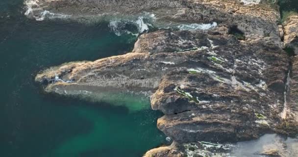 Skalnaté Břehy Krajina Divokého Atlantiku Vody Keltského Moře Krásná Místa — Stock video