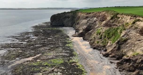 Skalnaté Břehy Krajina Pobřeží Atlantiku Divoká Pláž Vody Keltského Moře — Stock video