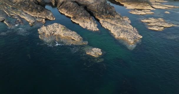 Skalnaté Břehy Krajina Divokého Atlantiku Vody Keltského Moře Krásná Místa — Stock video