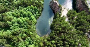 Barntown, Wexford, İrlanda 'da Carrigfoyle Quarry' nin Havadan Görünümü. Yüksek kalite 4k görüntü