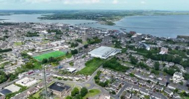 İrlanda 'nın Wexford şehrinin panoramik kuş bakışı görüntüsü. Yüksek kalite 4k görüntü