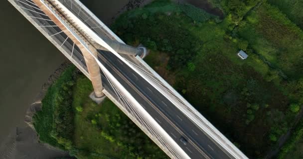 Erial Köprü Üzerinde Baş Döndürücü Bir Boşluk Bir Araba Köprüden — Stok video