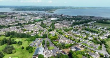 İrlanda 'nın Wexford şehrinin panoramik kuş bakışı görüntüsü. Yüksek kalite 4k görüntü