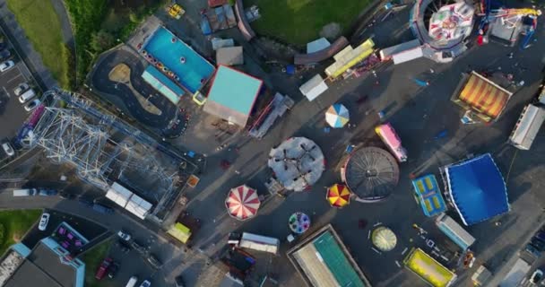 Воздушный Вид Сверху Парк Развлечений Закатом Траморе Семейный Праздник Призвание — стоковое видео