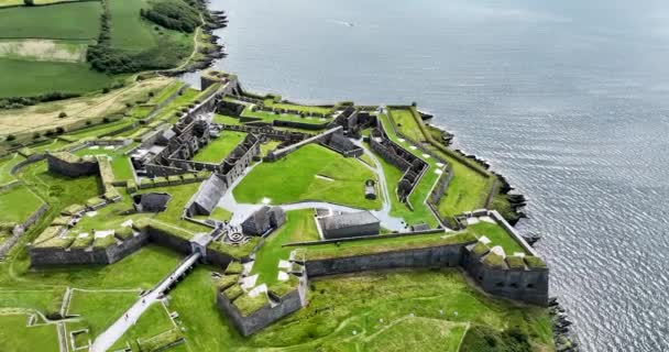 Luchtfoto Middeleeuwse Ruïnes Van Charles Fort Toeristische Bezienswaardigheden Ierland Kennells — Stockvideo