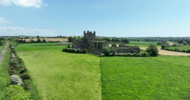 Havadan. Harap olmuş manastır. Dunbrody Abbey, İrlanda 'nın Wexford şehrinde bulunan eski bir manastır. Yüksek kalite 4k görüntü