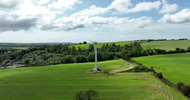Aerial Circular Windmill Blades Green Fields Ireland Green Valley Alternative — Stock Video