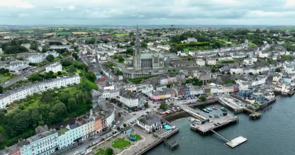 Aéreo Old Harbour Town Cobh Town Cork Irland Casas Coloridas — Vídeo de Stock