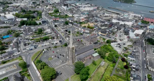 Воздушный Круговой Вид Успенскую Церковь Церковь Брайд Стрит Вексфорд Ирландия — стоковое видео