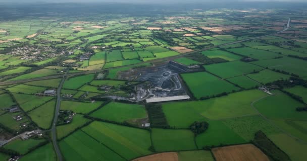 Aerial Shot Large Quarry Nedaleko Dálnice Kilkenny Irsko Vysoce Kvalitní — Stock video