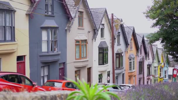 Maisons Colorées Sur Une Colline Escarpée Cobh Irlande Images Haute — Video