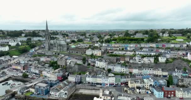 Havadan Colmans Katedrali Cobh Rlanda Şehir Simgesinin Havadan Görünüşü Rıhtım — Stok video