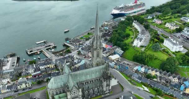 Antenne Kreisansichten Fliegen Sie Über Die Colmans Kathedrale Cobh Town — Stockvideo