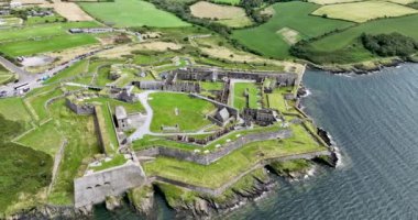 Havadan. Dairesel. Charles Fort 'un Ortaçağ Harabeleri, İrlanda' da Turist Gezisi Yeri. Kennell 'ler. Yüksek kalite 4k görüntü