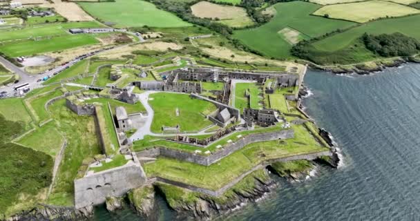 Aérea Circular Ruinas Medievales Charles Fort Tourist Sightseeing Place Irlanda — Vídeo de stock