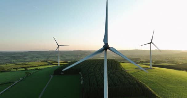 Widok Lotu Ptaka Potężną Farmę Turbin Wiatrowych Produkcji Energii Pięknej — Wideo stockowe