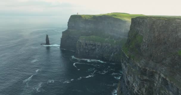 Luchtfoto Kliffen Van Moher Steile Afgrond Ierland Toeristische Bestemming Luchtfoto — Stockvideo