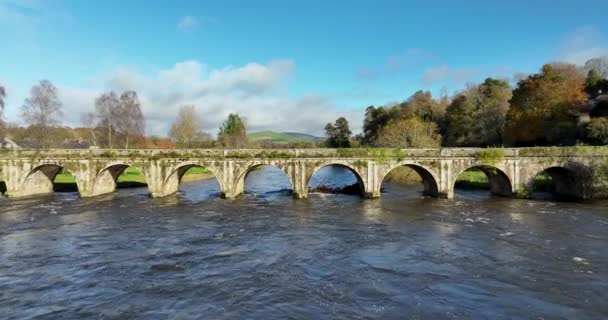 Aerial Shot 18Th Century Bridge River Nore Inistigoe County Kilkenny — Vídeo de stock