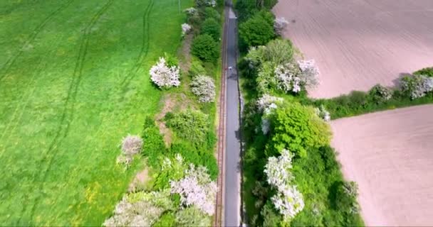 飞越沃特福德县的一条小型铁路的顶部 在城市度假 Waterford Suir Valley铁路公司邓加文铁路高质量的4K镜头 — 图库视频影像