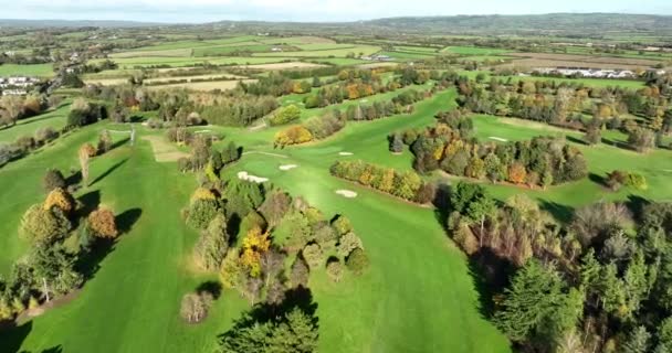 Clube Golfe Drone Está Sobrevoando Campo Golfe Luxo Estabelecendo Tiro — Vídeo de Stock