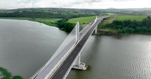 Antenne Schöne Moderne Brücke Die Rose Fitzgerald Kennedy Bridge Irlands — Stockvideo