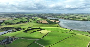 Havadan. İrlanda manzarası. Inchydoney Sahili. Clonakilty, County Cork, İrlanda. Yüksek kalite 4k görüntü