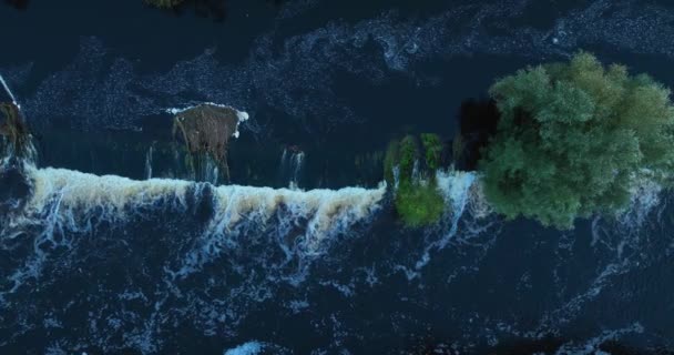 Powietrza Silny Nurt Rzeki Wodospad Rzece Szalała Rzeka Późnym Popołudniem — Wideo stockowe