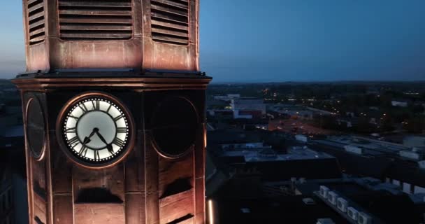 Повітря Круговий Крупним Планом Годинниковій Вежі Кілкенні Ірландія Годинникова Вежа — стокове відео