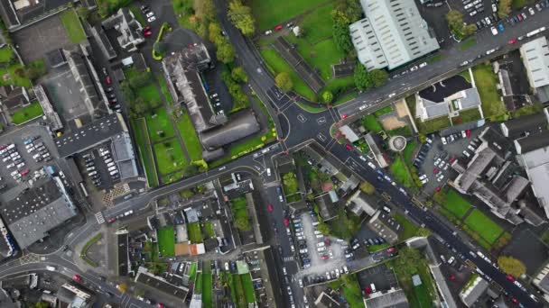 케니의 마을의 케니의 마을의 눈보기 도로와 지역과 주차장 킬케니 아일랜드 — 비디오