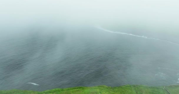 Rlanda Nın Sisli Batı Kıyısı Rlanda Vahşi Atlantik Yolu Boyunca — Stok video