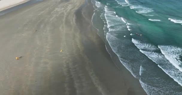 Powietrza Piękna Plaża Szeroką Linią Brzegową Błękitną Wodą Oceanu Atlantyckiego — Wideo stockowe